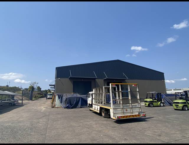1,620M² WAREHOUSE TO LET IN WESTMEAD
